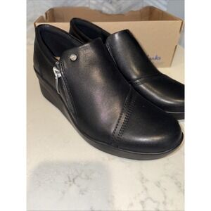 Clarks Women's Suttyn Zip Black Bootie 6.5 M Leather Comfort Shoes Slip On Boot